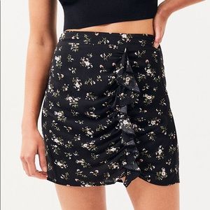 PacSun LA HEARTS black floral ruffle mini skirt